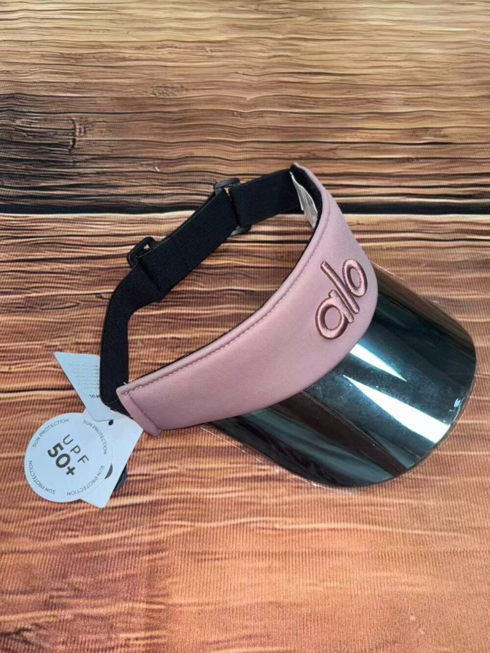 Alo Yoga Rose colored Airlift Solar Visor🧢Brand new unused🏷 - Picture 3 of 4